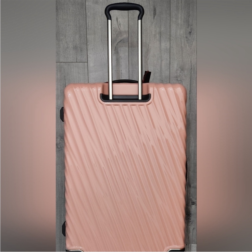 Tumi 31 inch expandable spinner luggage NEW